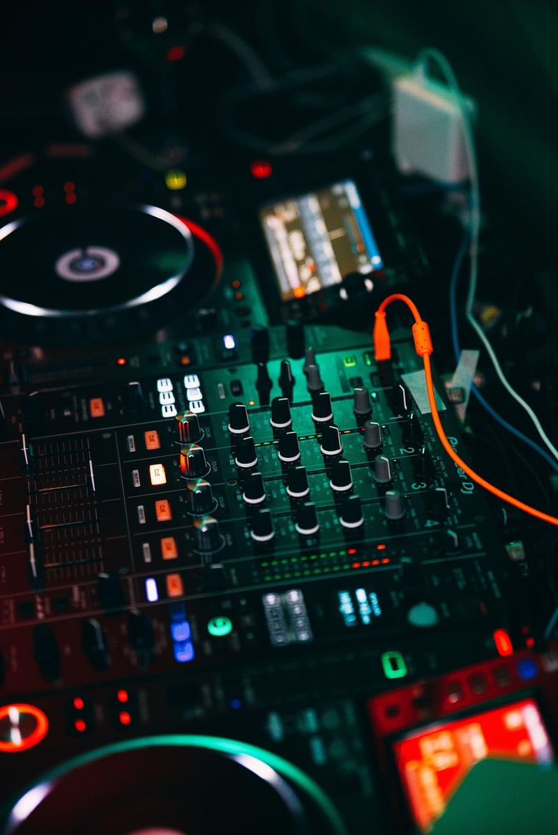 DJs